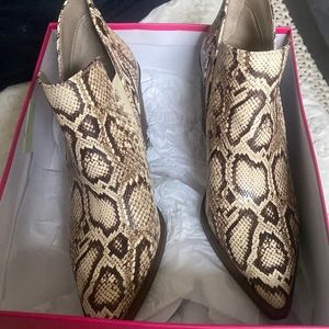 Vince Camuto Gradina boots. Like new